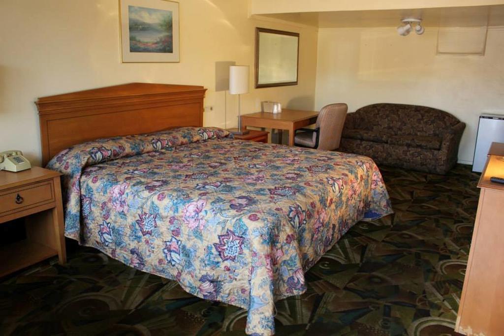 Presidential Inn And Suites 莱昂斯 外观 照片