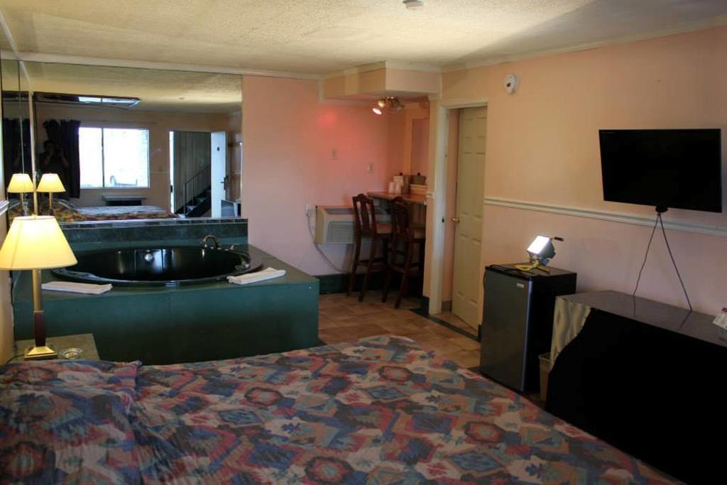 Presidential Inn And Suites 莱昂斯 外观 照片